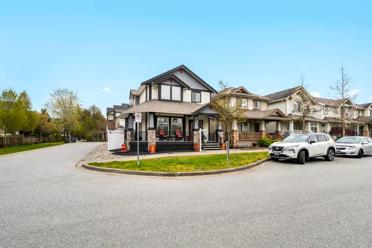 Family Room Photo of 18831 71 Avenue, Surrey, BC