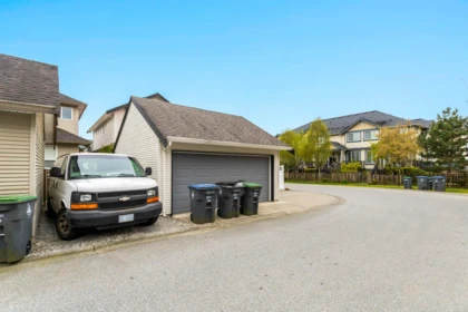 Kitchen Photo of 18831 71 Avenue, Surrey, BC