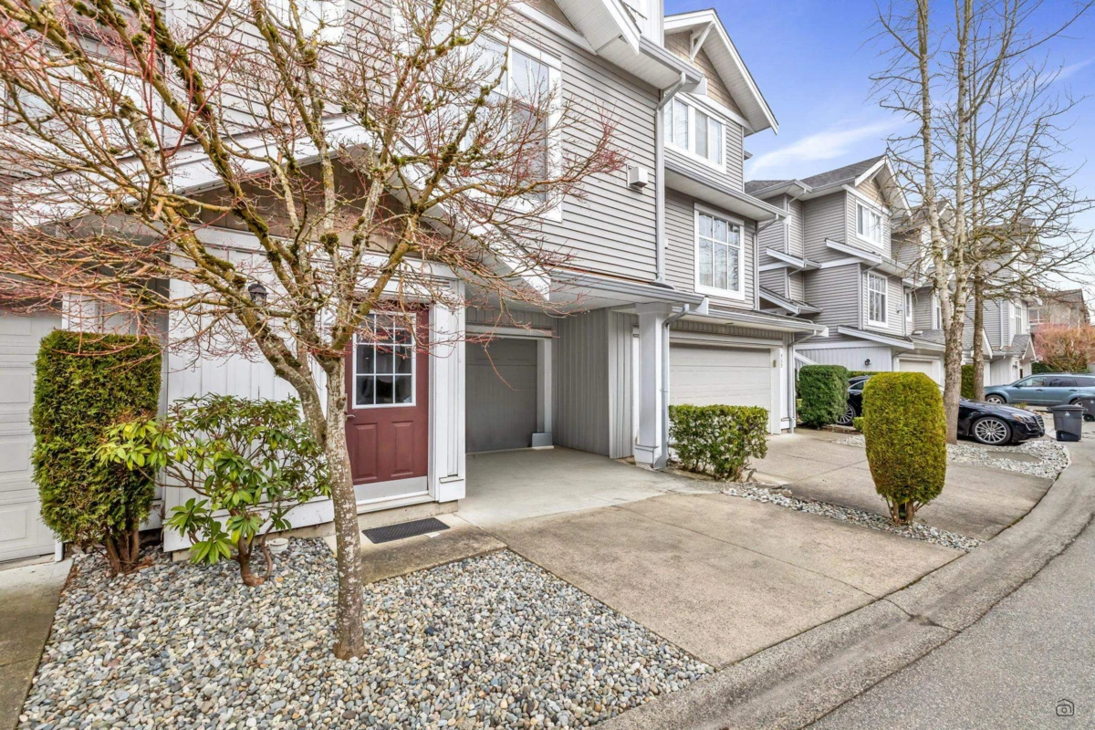 Family Room Photo of 25 16760 61 Avenue, Surrey, BC