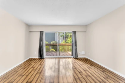 Breakfast Nook Photo of 4 4907 57a Street, Delta, BC