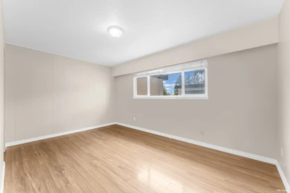 Laundry Room Photo of 4 4907 57a Street, Delta, BC