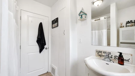 Hallway Photo of 34150 Glenwill Street, Abbotsford, BC