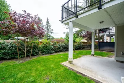 Entry Foyer Photo of 7 14499 64 Avenue Avenue, Surrey, BC