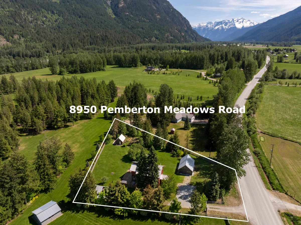 Family Room Photo of 8950 Pemberton Meadows Road, Pemberton, BC