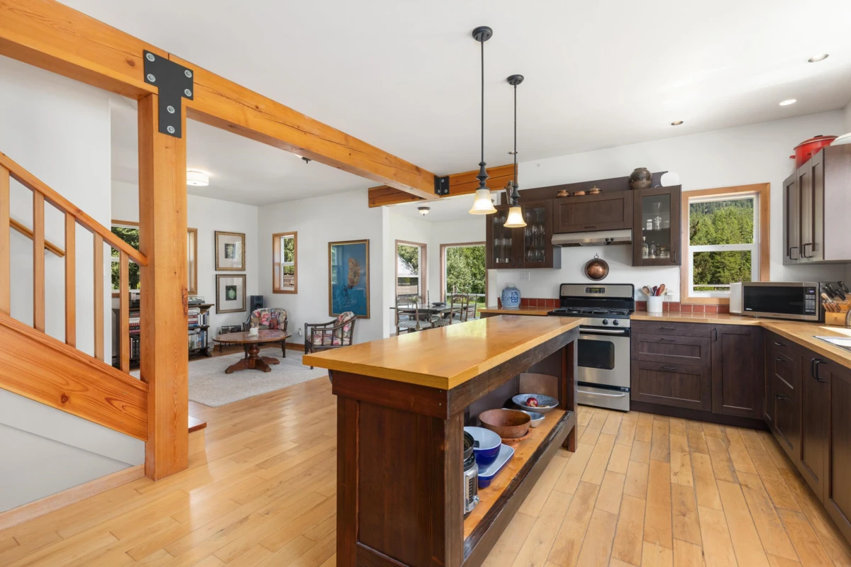 Kitchen Photo of 8950 Pemberton Meadows Road, Pemberton, BC