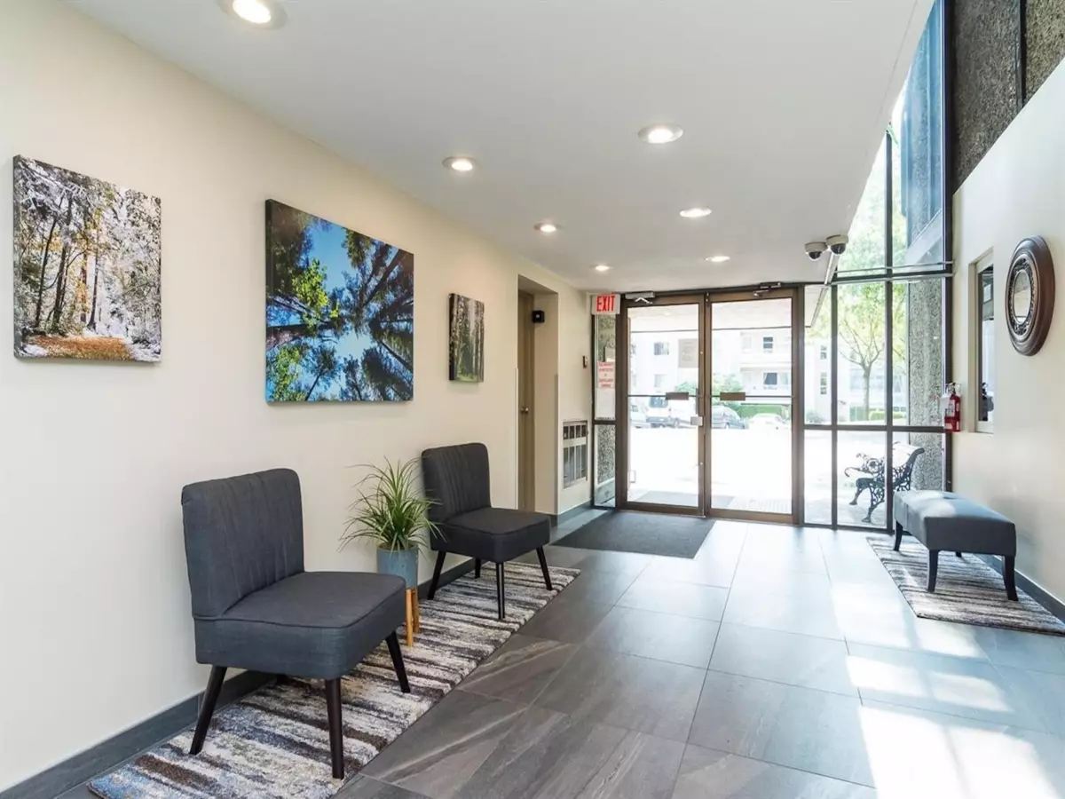 Family Room Photo of 401 9682 134 Street, Surrey, BC