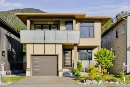 2004 Tiyata Boulevard, Pemberton, BC, Pemberton — 5 bed manufactured on land for sale