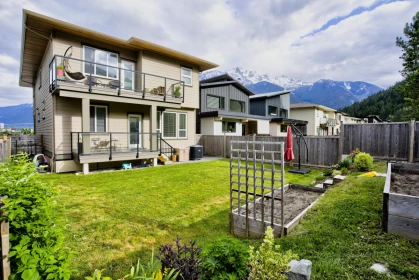 Front Yard Photo of 2004 Tiyata Boulevard, Pemberton, BC