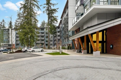 204 3480 146a Street, Surrey, BC, Surrey — Apartment/Condo for sale