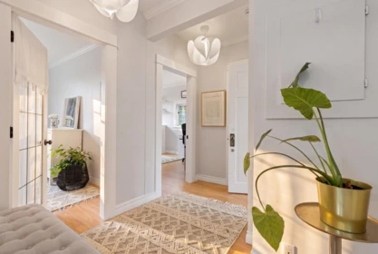 Entry Foyer Photo of 224 W 13th Avenue, Vancouver, BC