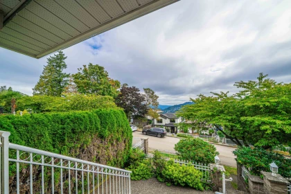 Breakfast Nook Photo of 155 Ellesmere Avenue, Burnaby, BC
