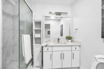 Guest Bathroom Photo of 15390 85 Avenue, Surrey, BC