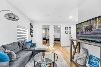 Hallway Photo of 15390 85 Avenue, Surrey, BC
