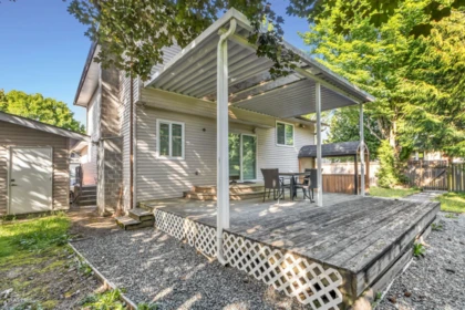 Hot Tub / Spa Photo of 15390 85 Avenue, Surrey, BC