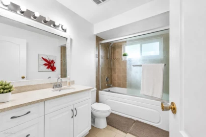 Powder Room Photo of 15390 85 Avenue, Surrey, BC