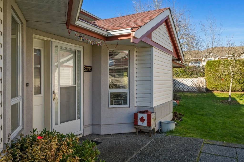 Family Room Photo of 4 31406 UPPER MACLURE ROAD, Abbotsford BC V2T 5L8