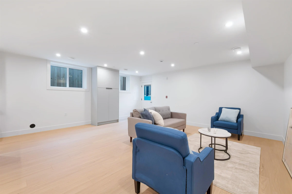 Dining Area Photo of 1 4855 Venables Street, Burnaby, BC