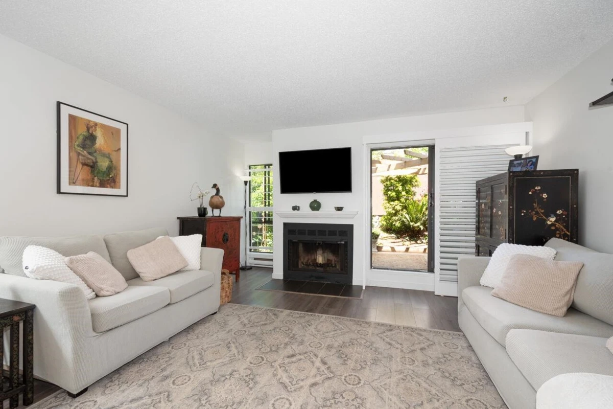 Living Room Photo of 10 230 W 14 Street, North Vancouver, BC
