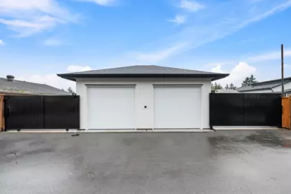 Fitness Center Photo Near 1 6107 PATRICK STREET, Burnaby BC V5J 3B8