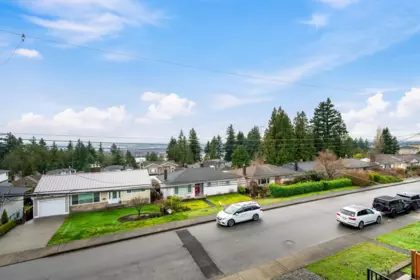 Garden / Landscaping Photo of 1 6107 PATRICK STREET, Burnaby BC V5J 3B8