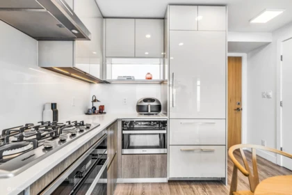 Kitchen Island Photo of 3405 6511 Sussex Avenue, Burnaby, BC