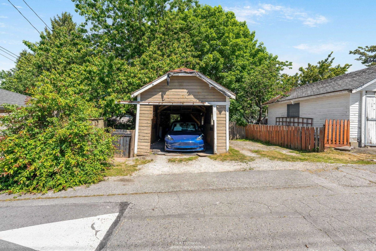 Family Room Photo of 12 W King Edward Avenue, Vancouver, BC