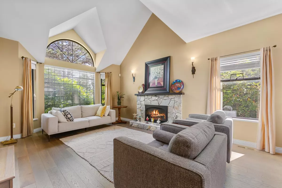 Dining Area Photo of 14888 20a Avenue, Surrey, BC