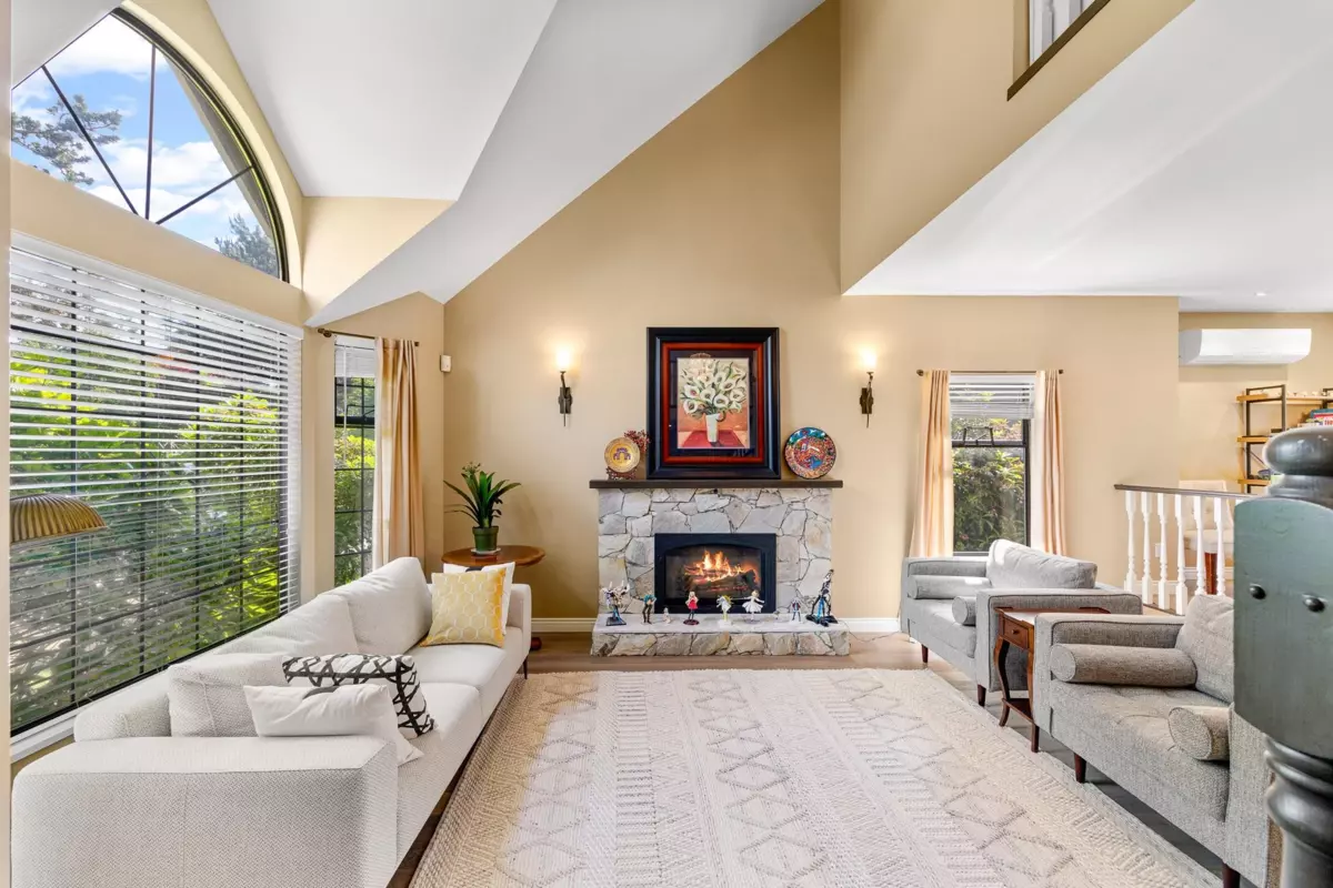 Family Room Photo of 14888 20a Avenue, Surrey, BC