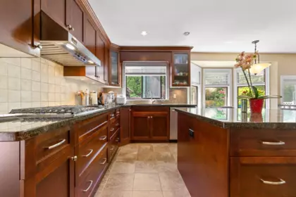 Breakfast Nook Photo of 14888 20a Avenue, Surrey, BC