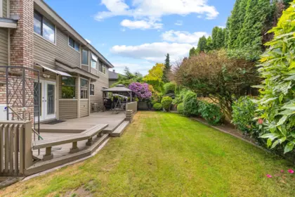 Staircase Photo of 14888 20a Avenue, Surrey, BC