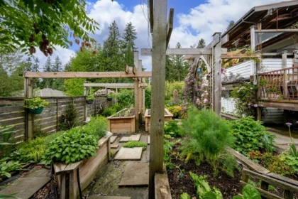 Garden / Landscaping Photo of 1392 Charland Avenue, Coquitlam, BC