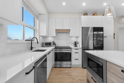 Kitchen Island Photo of 211 33920 Best Avenue, Mission, BC