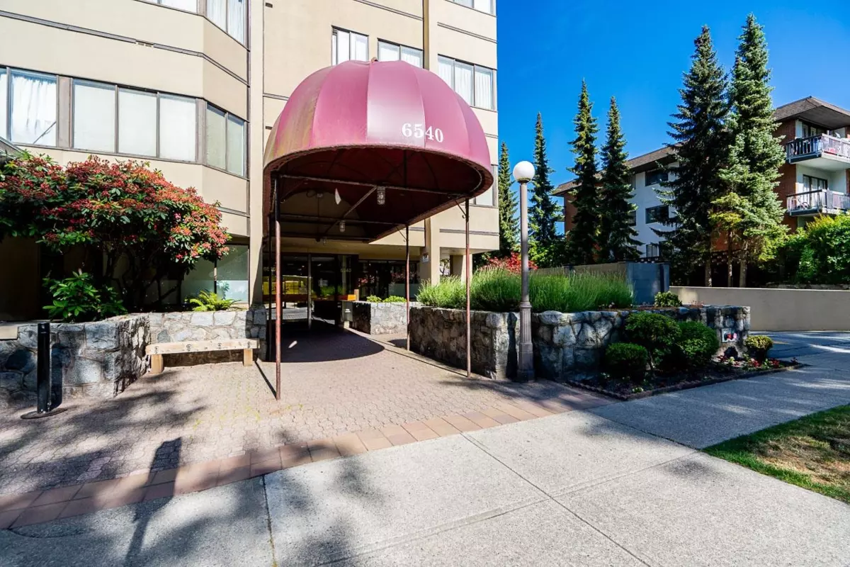 Living Room Photo of 2106 6540 Burlington Avenue, Burnaby, BC