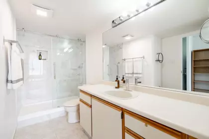 Entry Foyer Photo of 2106 6540 Burlington Avenue, Burnaby, BC