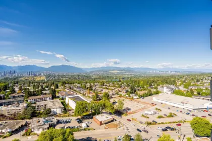 Front Yard Photo of 2106 6540 Burlington Avenue, Burnaby, BC