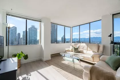 Kitchen Island Photo of 2106 6540 Burlington Avenue, Burnaby, BC