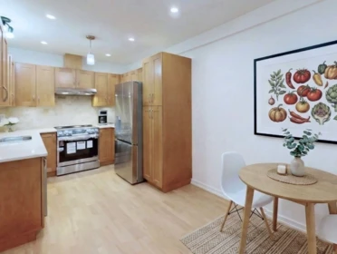 Kitchen Photo of 409 15621 Marine Drive, White Rock, BC