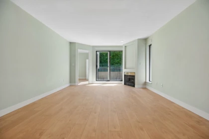 409 2925 Glen Drive, Coquitlam, BC, Coquitlam — Apartment/Condo for sale