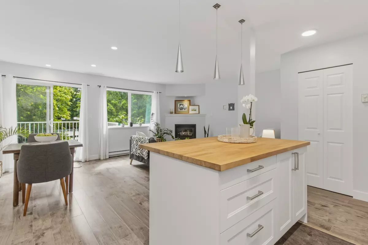 Dining Area Photo of 76 39920 Government Road, Squamish, BC