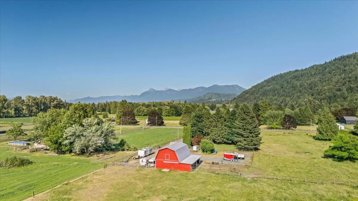 Family Room Photo of 4933 Browne Road, Yarrow, BC