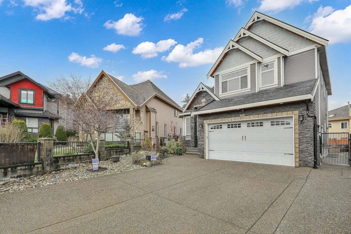 Living Room Photo of 12853 63a Avenue, Surrey, BC