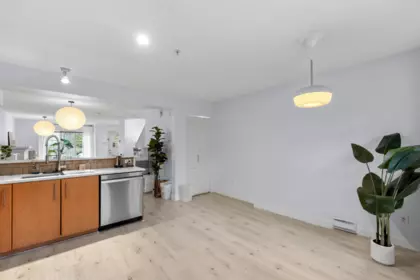 Mudroom Photo of 7336 Salisbury Avenue, Burnaby, BC