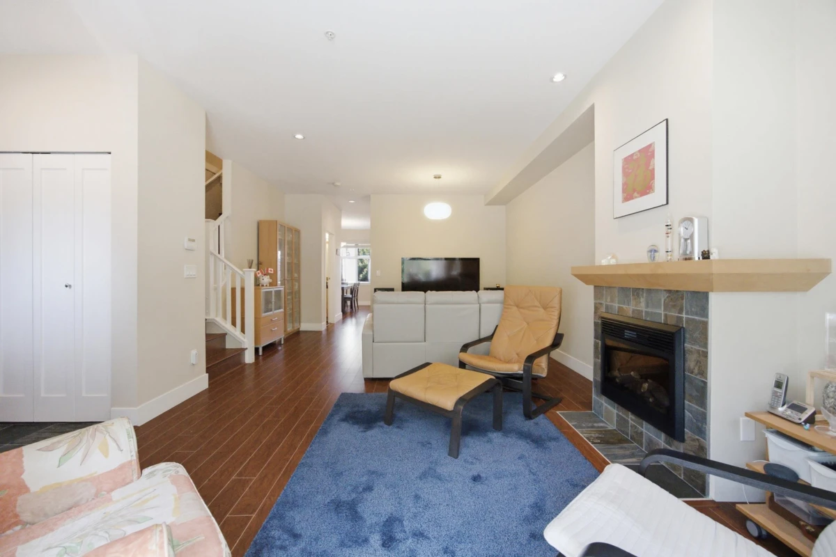 Dining Area Photo of 225 Salter Street, New Westminster, BC