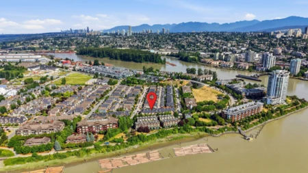 Backyard Photo of 225 Salter Street, New Westminster, BC