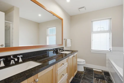 Mudroom Photo of 225 Salter Street, New Westminster, BC