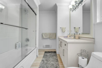 Hallway Photo of 13232 82 Avenue, Surrey, BC