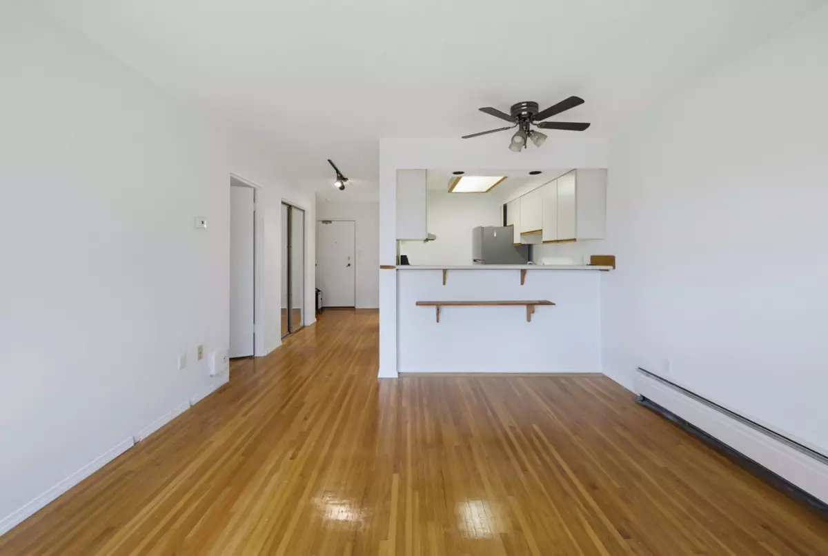 Family Room Photo of 301 2125 W 2nd Avenue, Vancouver, BC