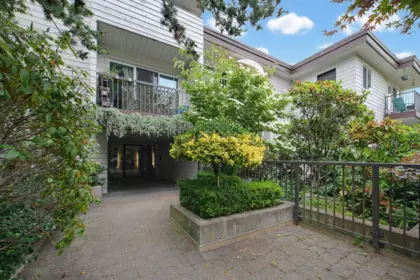 Backyard Photo of 301 2125 W 2nd Avenue, Vancouver, BC