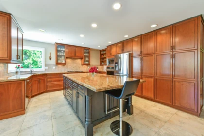 Kitchen Island Photo of 16533 26 Avenue, Surrey, BC