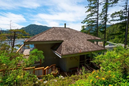 345 David Road, Bowen Island, BC, Bowen Island — Single Family Residence for sale